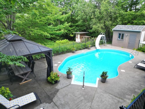 Piscine - 230 Rue René, Magog, QC 