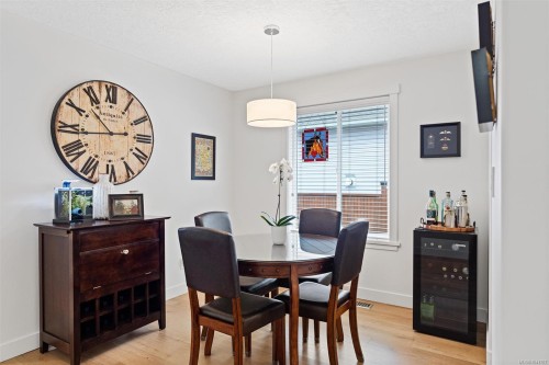 84 Wolf Lane, View Royal, BC 