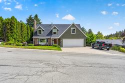 696 Gleneagles Drive Kamloops, BC V2E 1Z1