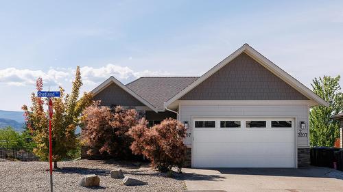 3207 Shetland Road  Kelowna, BC V1V 3B1
