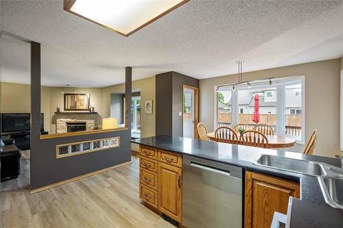 779 Lindenwood Dr, Winnipeg, MB 