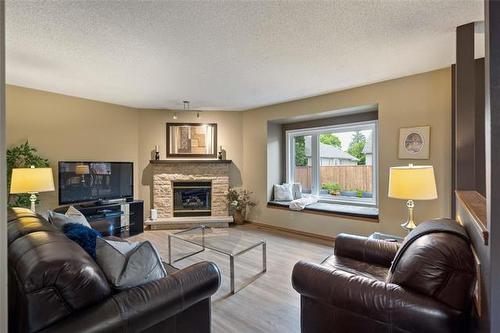 779 Lindenwood Dr, Winnipeg, MB 