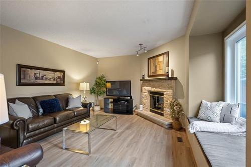 779 Lindenwood Dr, Winnipeg, MB 