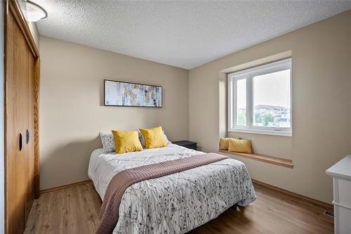 779 Lindenwood Dr, Winnipeg, MB 