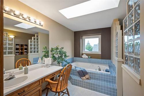 779 Lindenwood Dr, Winnipeg, MB 