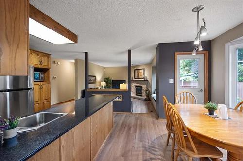 779 Lindenwood Dr, Winnipeg, MB 
