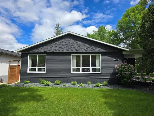 1424 Mathers BAY  Winnipeg, MB R3M 2J9