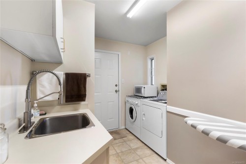 5979 Devon Pl, Nanaimo, BC 