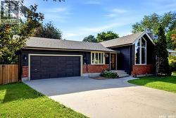 1202 Catley BAY N  Regina, SK S4X 3A2