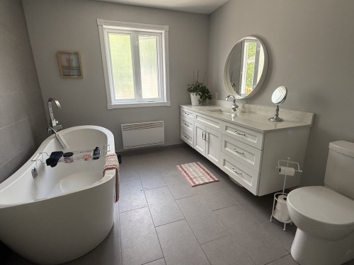 Salle de bains - 164 Rue Du Parc, Témiscaming, QC 