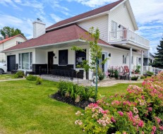 50 Rue Leclerc  Baie-Saint-Paul, QC G3Z 2K6