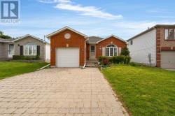 27 FINLAY ROAD  Barrie, ON L4N 7T8