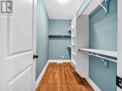 Walk-in closet - 