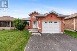 6 EAKINS CRESCENT  Kawartha Lakes (Lindsay), ON K9V 6H8