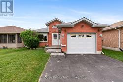 6 EAKINS CRESCENT Kawartha Lakes (Lindsay), ON K9V 6H8