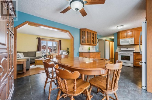 28 Edward Street, Mapleton, ON 