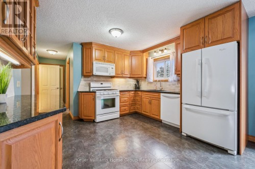 28 Edward Street, Mapleton, ON 