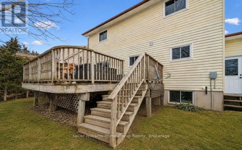 28 Edward Street, Mapleton, ON 