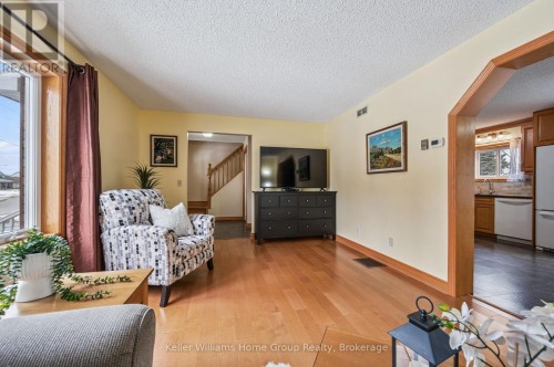 28 Edward Street, Mapleton, ON 