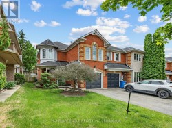 101 DOWNEY CIRCLE  Aurora, ON L4G 7E8
