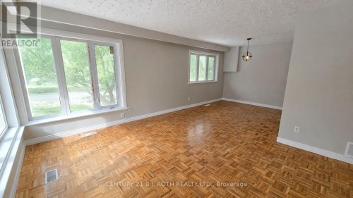UPPER - 41 BAYVIEW DRIVE , Barrie, Ontario L4N 3N7 4