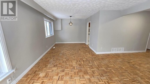 UPPER - 41 BAYVIEW DRIVE , Barrie, Ontario L4N 3N7 5