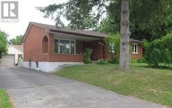 802 PHYLLIS STREET  London South (South E), ON N6J 2Z5