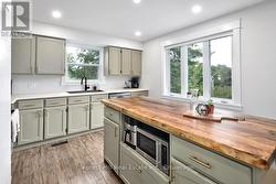 Bright & spacious Kitchen - 