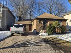 UPPER - 36 NORANDA DRIVE  Toronto, ON M6M 2X9