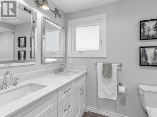Primary Ensuite - 2441 Winthrop Crescent, Mississauga, ON 