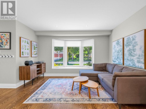 Living Room - 2441 Winthrop Crescent, Mississauga, ON 