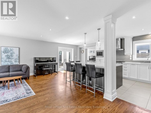 Living Room/Kitchen - 2441 Winthrop Crescent, Mississauga, ON 
