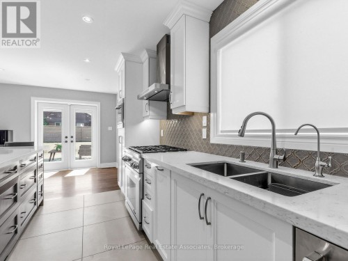 Kitchen - 2441 Winthrop Crescent, Mississauga, ON 