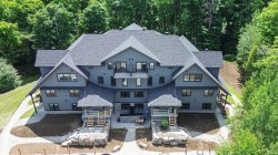 9-280 Rue du Mont-Plaisant Mont-Tremblant, QC J8E 1L2