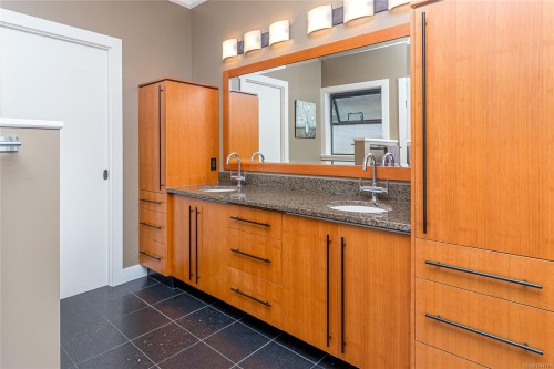 526 Bayview Pl, Duncan, BC 