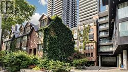 202 - 19 DUNDONALD STREET Toronto (Church-Yonge Corridor), ON M4Y 1K3