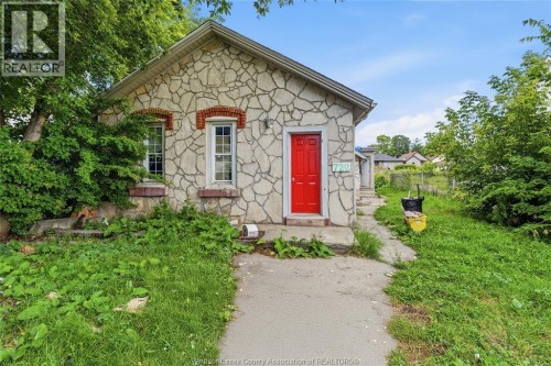 722 BRANT STREET  Windsor, ON N9A 3E8