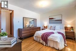 Generously sized primary bedroom - 