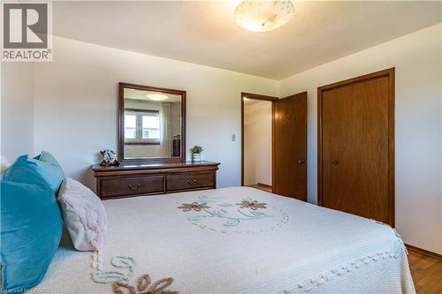 Spacious second bedroom - 102 Markson Crescent, Hamilton, ON 