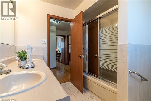 5 pcs bathroom - 102 Markson Crescent, Hamilton, ON 