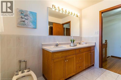5 pcs bathroom - 102 Markson Crescent, Hamilton, ON 