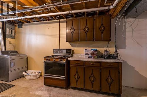 Gas kitchen and laundry great for in-law suite - 102 Markson Crescent, Hamilton, ON 