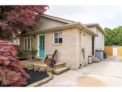8 Hampton Court Chatham, ON N7M 6K9