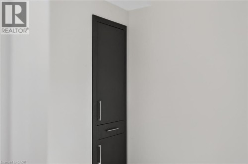 Image quality insufficient for description - 118 Cathcart Street, Hamilton, ON 