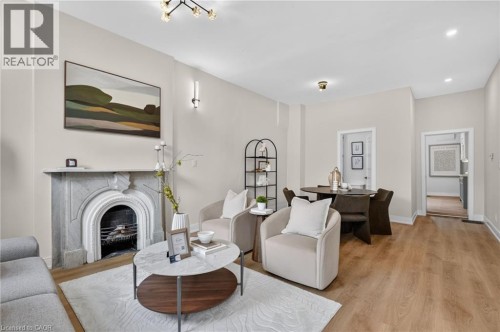 Open-concept living space featuring wood-finish flooring throughout - 118 Cathcart Street, Hamilton, ON 