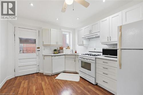 355 Cumberland Avenue, Hamilton, ON - Indoor Photo Showing Kitchen