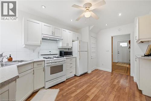 355 Cumberland Avenue, Hamilton, ON - Indoor Photo Showing Kitchen
