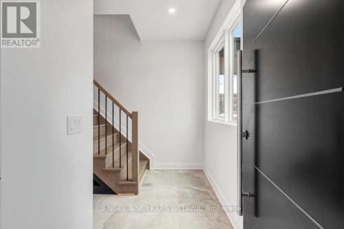 71 PARENT AVENUE , Ottawa, Ontario K1N 0E6 2