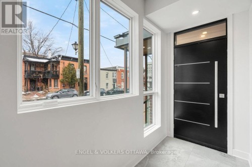71 PARENT AVENUE , Ottawa, Ontario K1N 0E6 3