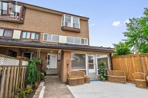 224 - 260 JOHN GARLAND BOULEVARD  Toronto, ON M9V 1N8
